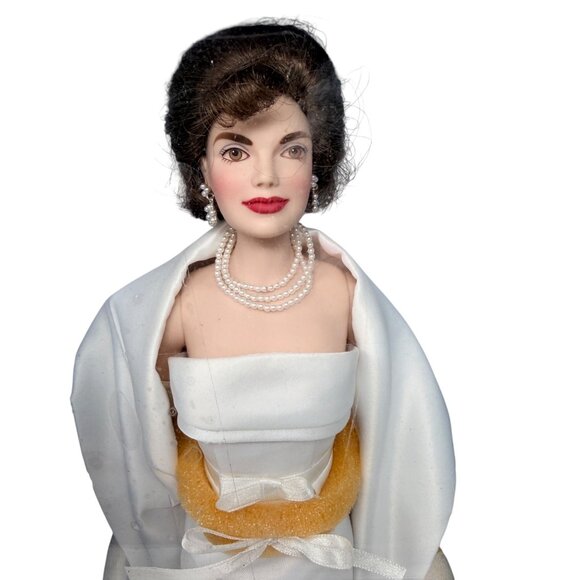 The Jackie Doll Jacqueline Kennedy White Gown Collectible Doll Franklin Mint - Picture 2 of 6